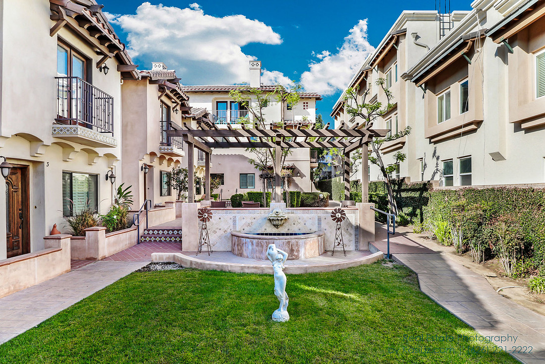 real-estate-photography-oswego-pasadena-ca-house-home-property-courtyard-photographer
