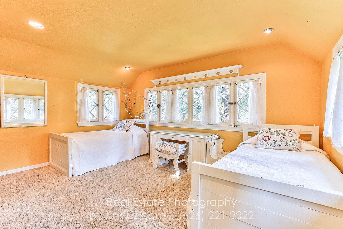 real-estate-photography-los-angeles-orange-county-seal-long-huntington-newport-beach-pasadena-glendale-burbank-california-kasi-hyrapett-house-home-property-luxury-commercial-building-professional-phot