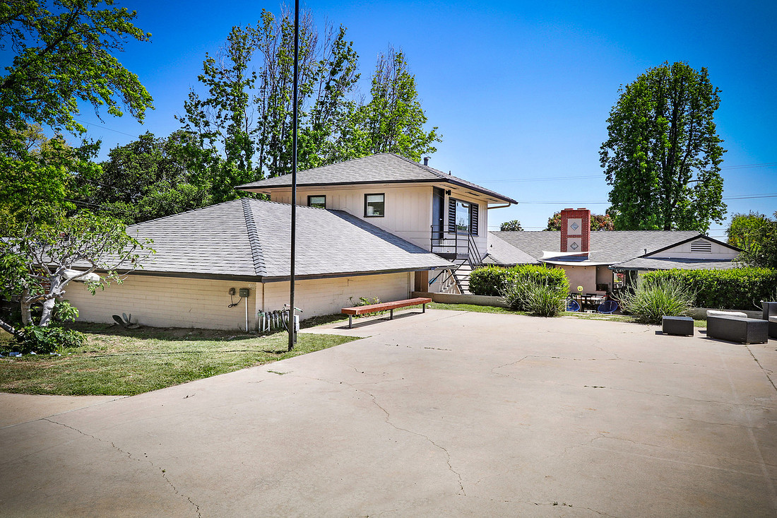Real Estate Photography on Lowell Ave in Sierra Madre, California 91024 by Kasi the Real Estate Photographer