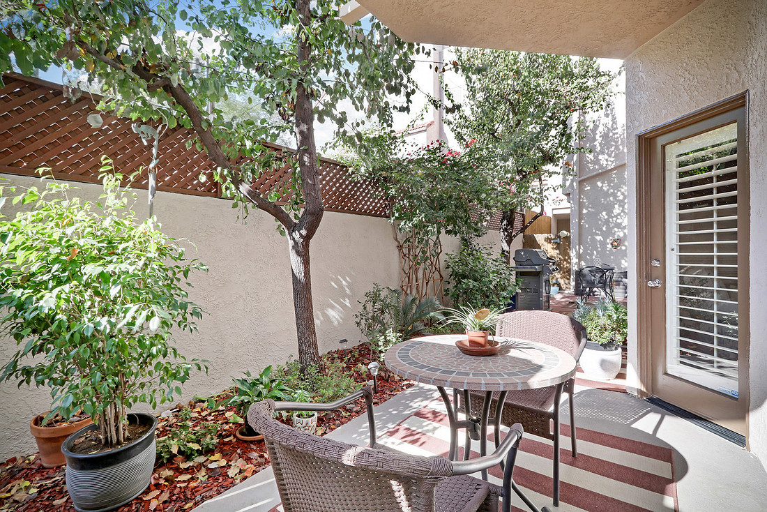 Real Estate Photography | 501 Del Mar Blvd 106-Pasadena | By Kasi Liz Real Estate Photographer