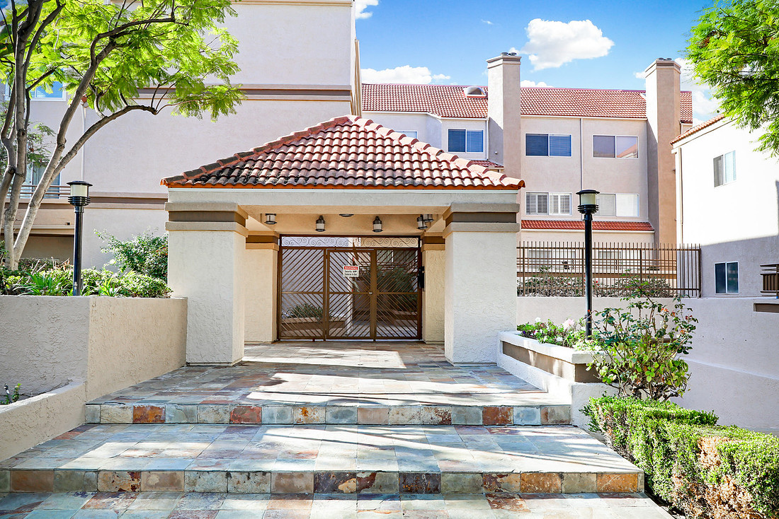 Real Estate Photography | 501 Del Mar Blvd 106-Pasadena | By Kasi Liz Real Estate Photographer