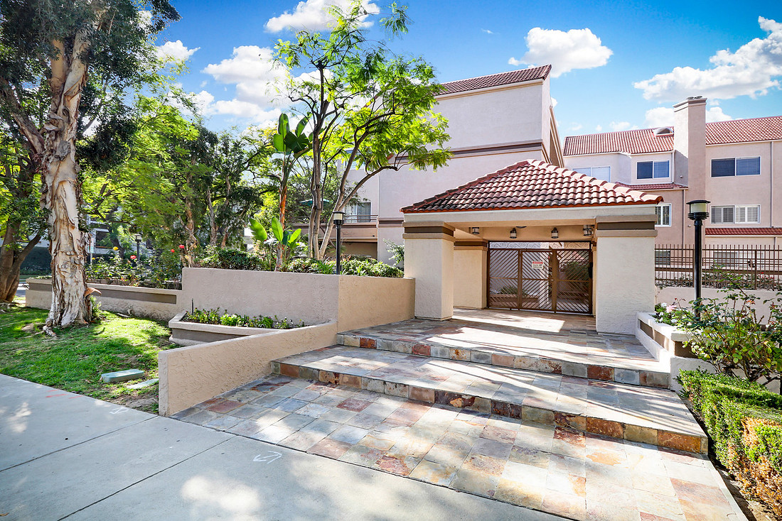 Real Estate Photography | 501 Del Mar Blvd 106-Pasadena | By Kasi Liz Real Estate Photographer