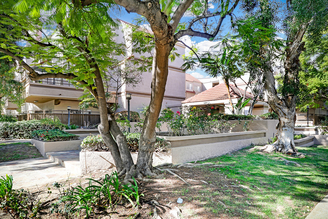 Real Estate Photography | 501 Del Mar Blvd 106-Pasadena | By Kasi Liz Real Estate Photographer