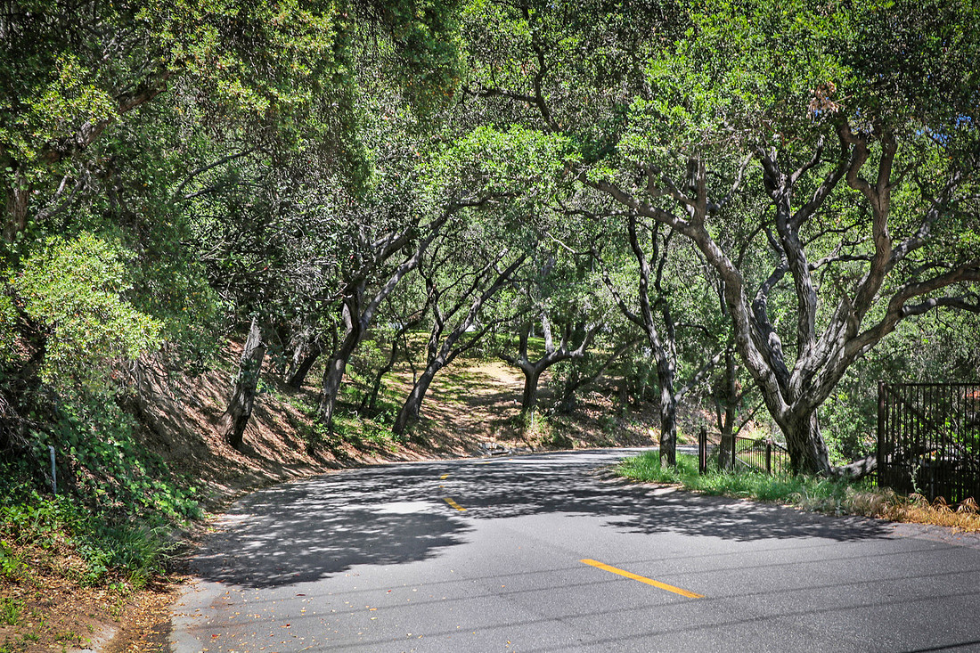 Real Estate Photographer | 4069 Hampstead Rd-La Canada Flintridge-91011 | Kasi Liz Real Estate Photography