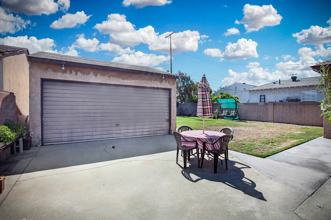 Real Estate Photography | 5846 Dunrobin Ave-Lakewood | Kasi Liz The Real Estate Photographer