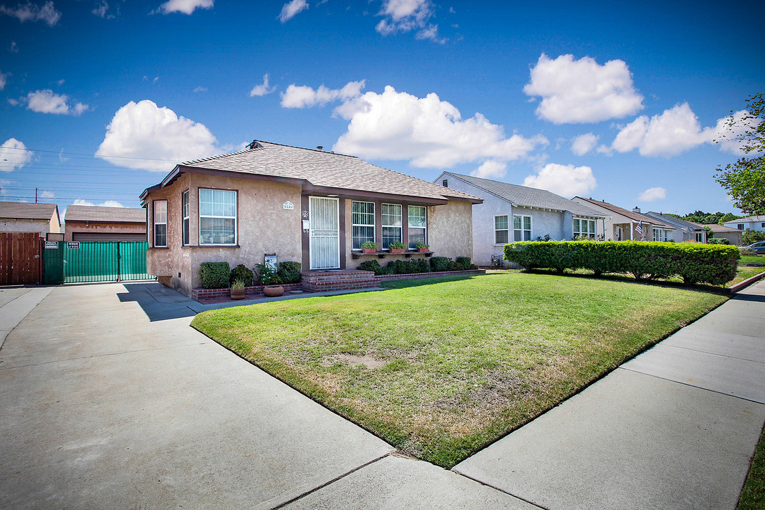 Real Estate Photography | 5846 Dunrobin Ave-Lakewood | Kasi Liz The Real Estate Photographer