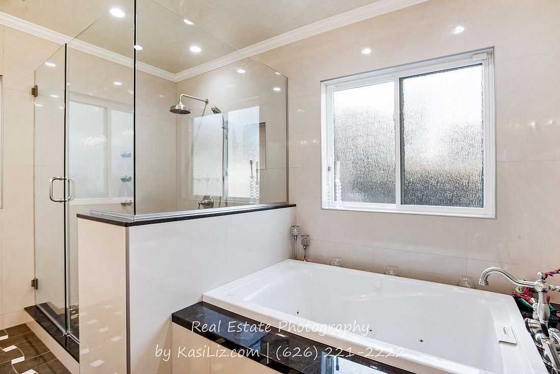 Real Estate Photography | 6039 Greenbush Ave-Valley Glen | Kasi Liz The Real Estate Photographer