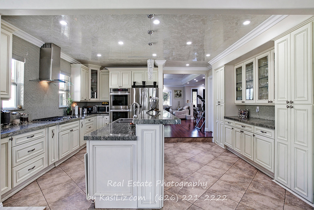Real Estate Photography | 6039 Greenbush Ave-Valley Glen | Kasi Liz The Real Estate Photographer