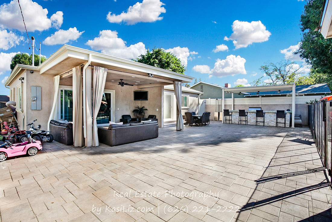 Real Estate Photography | 6039 Greenbush Ave-Valley Glen | Kasi Liz The Real Estate Photographer