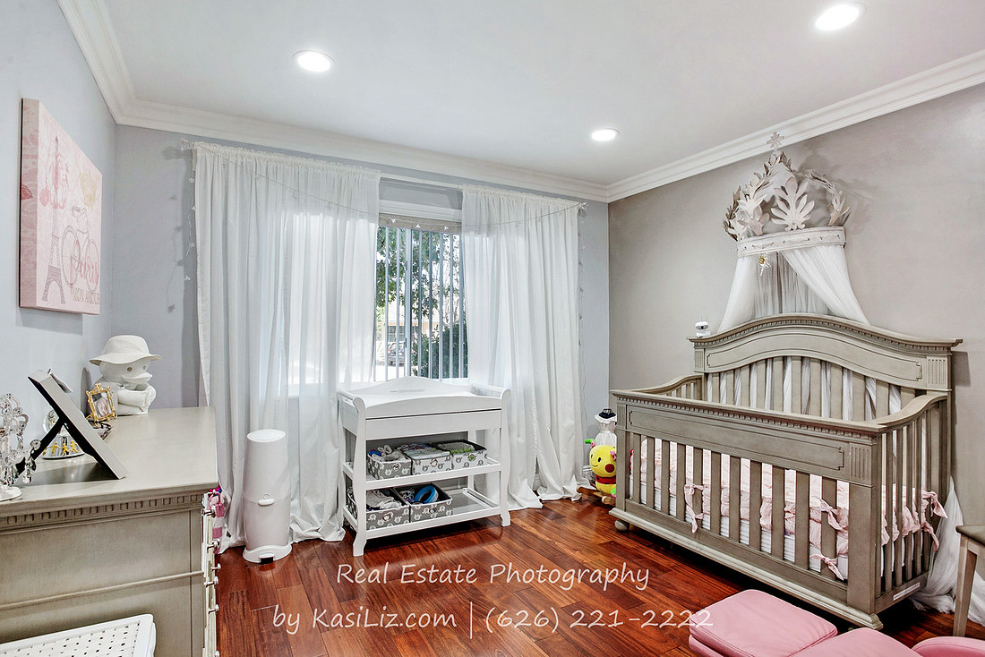Real Estate Photography | 6039 Greenbush Ave-Valley Glen | Kasi Liz The Real Estate Photographer