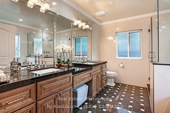 Real Estate Photography | 6039 Greenbush Ave-Valley Glen | Kasi Liz The Real Estate Photographer