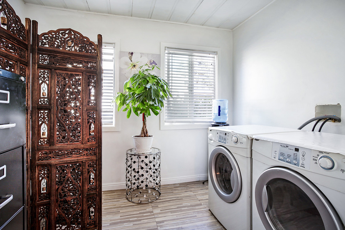 Real Estate Photography | 10916 Scoville Ave-Sunland 91040 | Kasi Liz The Real Estate Photographer