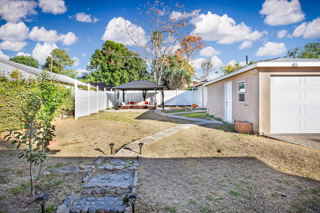 Real Estate Photography | 10916 Scoville Ave-Sunland 91040 | Kasi Liz The Real estate Photographer