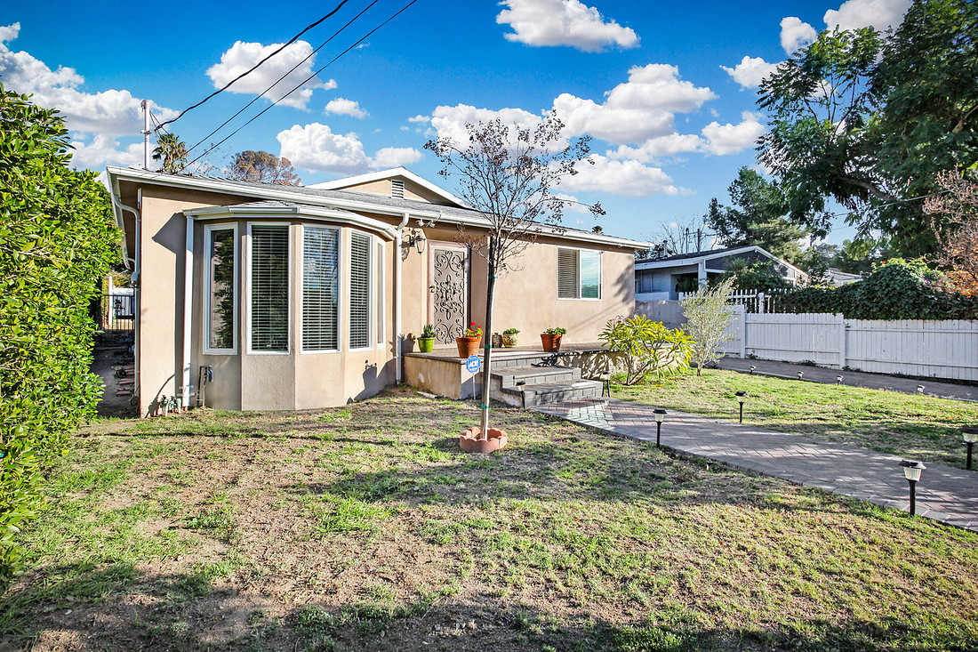Real Estate Photography | 10916 Scoville Ave-Sunland 91040 | Kasi Liz The Real estate Photographer