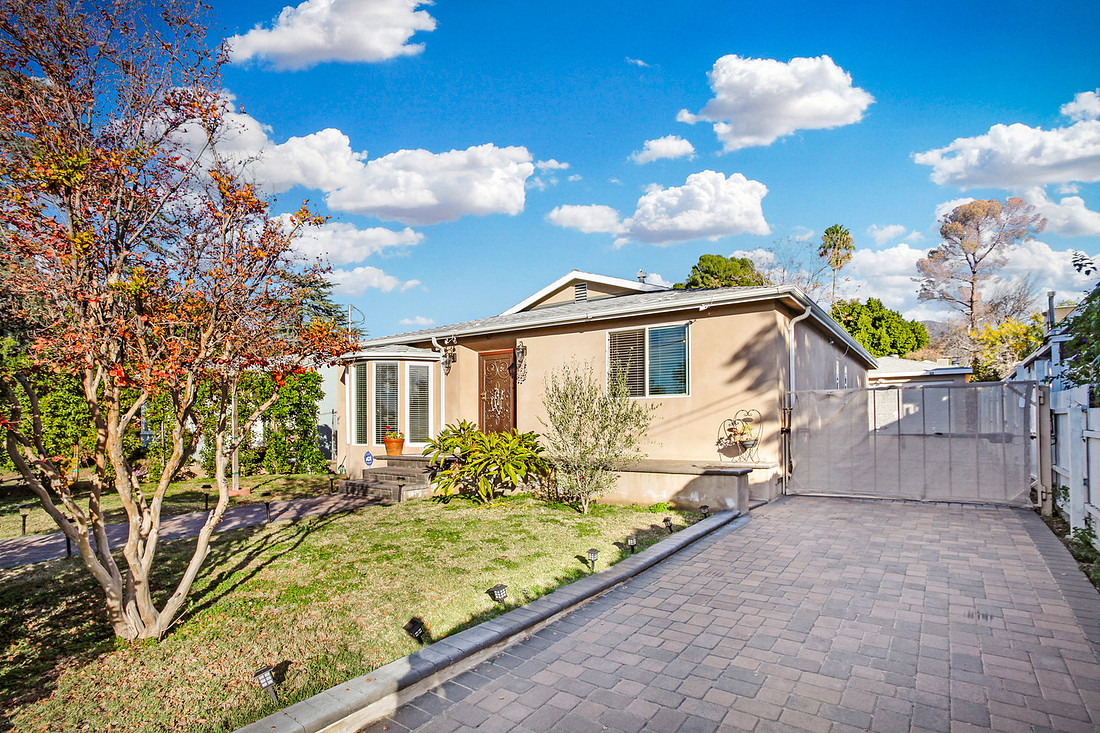Real Estate Photography | 10916 Scoville Ave-Sunland 91040 | Kasi Liz The Real estate Photographer